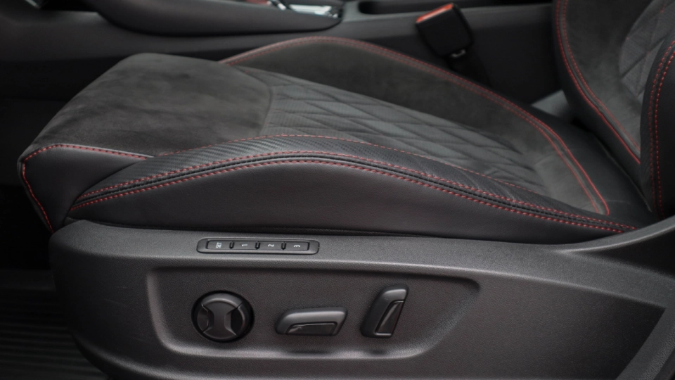 Skoda Kodiaq VRS 4x4 2.0 BiTDI 240cp Cockpit Canton DCC Camera spate - imaginea 19