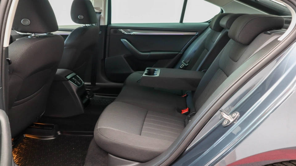 Skoda Octavia 1.5 TSI Style LED Android/Apple Keyless Lumini Ambient. - imaginea 14