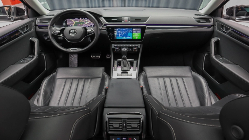 Skoda Superb Combi PlugIn DSG Laurin&Klement Matrix Ambientale - imaginea 7