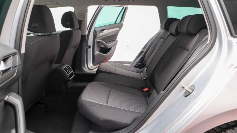 Volkswagen Passat Combi 2.0TDI DSG Lane Assist ACC Android Auto/Apple - imaginea 20