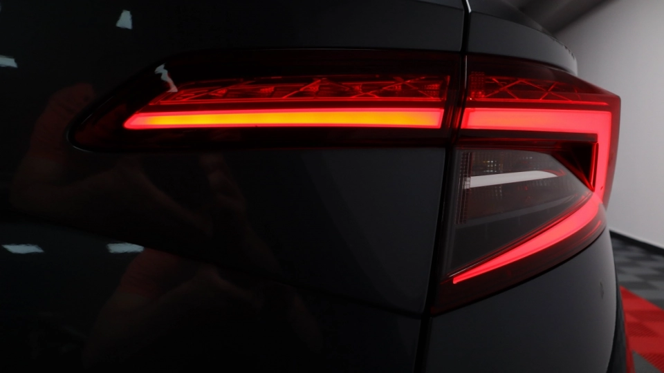 Skoda Karoq Style 2.0 TDI DSG 4x4 LED Camera CANTON ACC Android/Apple - imaginea 15