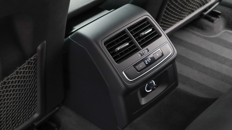 Audi A4 2.0 TDI S-tronic Advanced Camera Side Cockpit - imaginea 23