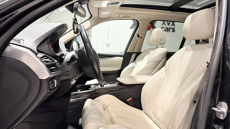 BMW X5 30d XDrive - Interior alb - Panoramic - Navi - Ambientale - imaginea 25
