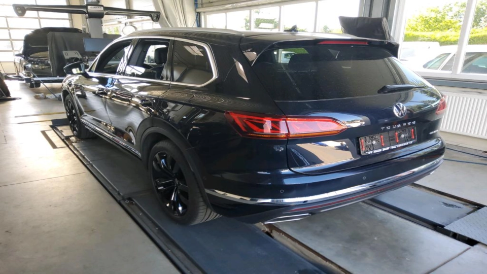 VW Touareg eHybrid Piele Puglia Ventilatie Panoramic IQ Light Carlig - imaginea 3