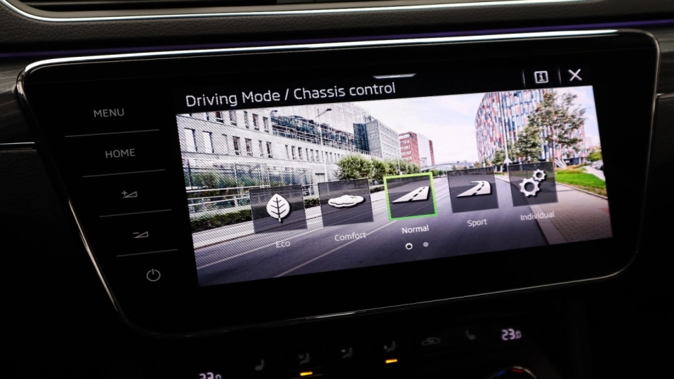 Skoda Superb PlugIn DSG Matrix LED Keyless Masaj ACC Virtual Cockpit   - imaginea 38