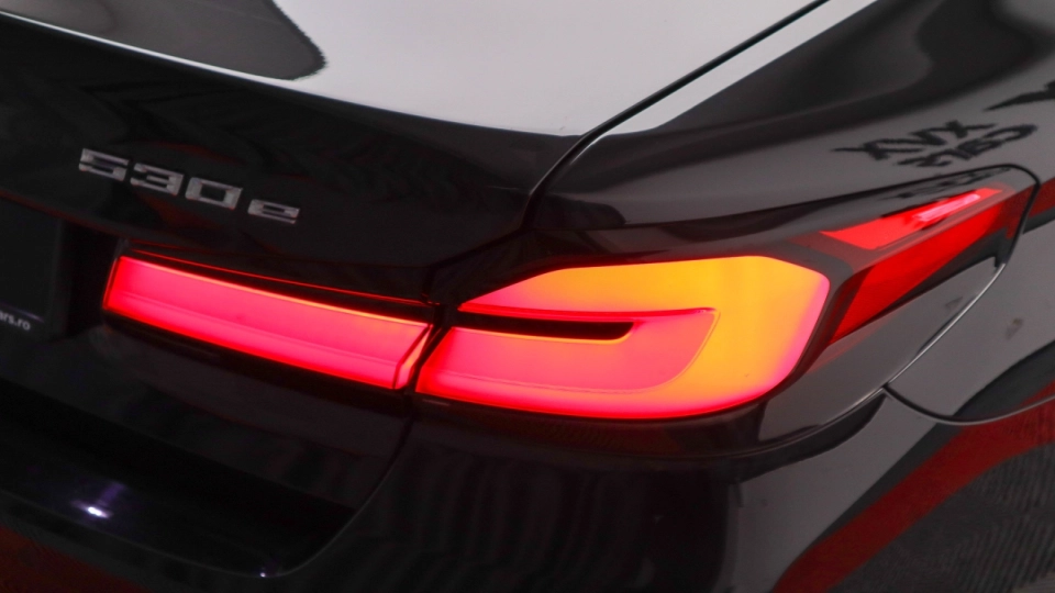 BMW 530e Assisted Driving Interior Confort Ventilatie Faruri Laser - imaginea 13