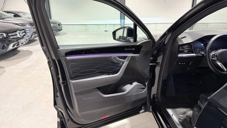 VW Touareg eHybrid Ventilatie Panoramic IQ Light Keyless Carlig 360 - imaginea 26