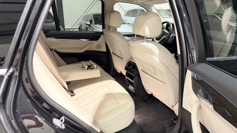 BMW X5 30d XDrive - Interior alb - Panoramic - Navi - Ambientale - imaginea 27