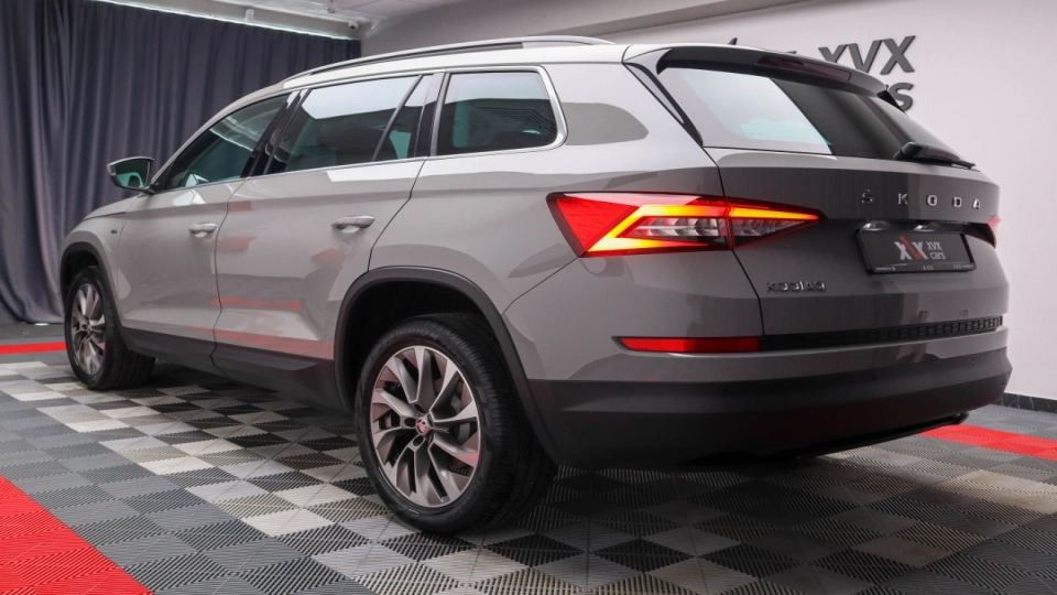 Skoda Kodiaq 2.0 TDI DSG Cockpit Lane BlindSpot ACC Ambientale Keyless - imaginea 6