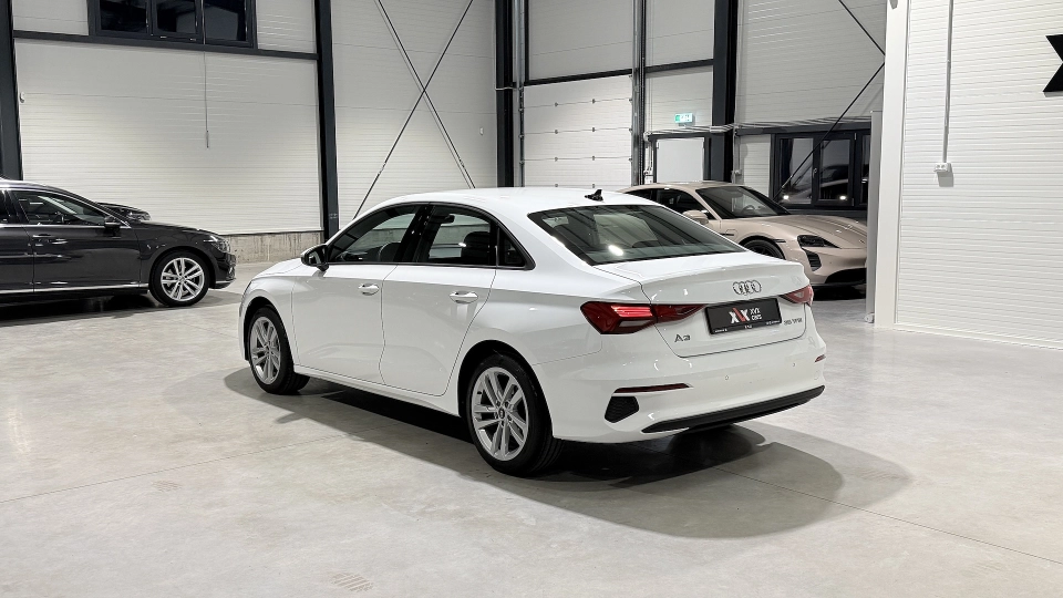 Audi A3 35 TFSI Manual Senzori spate - imaginea 3