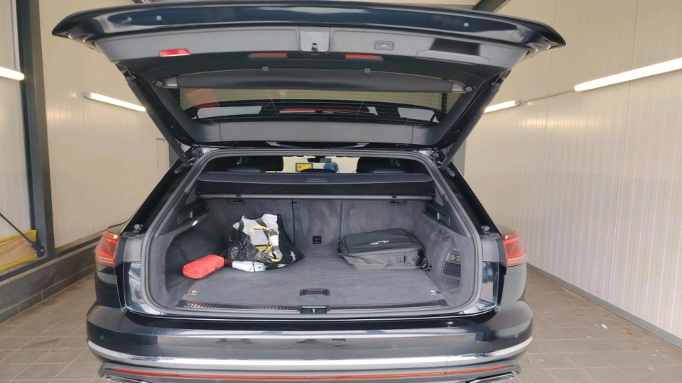 Volkswagen Touareg Elegance 4Motion 3.0 electric/TSI eHybrid 280kW 8-s - imaginea 6