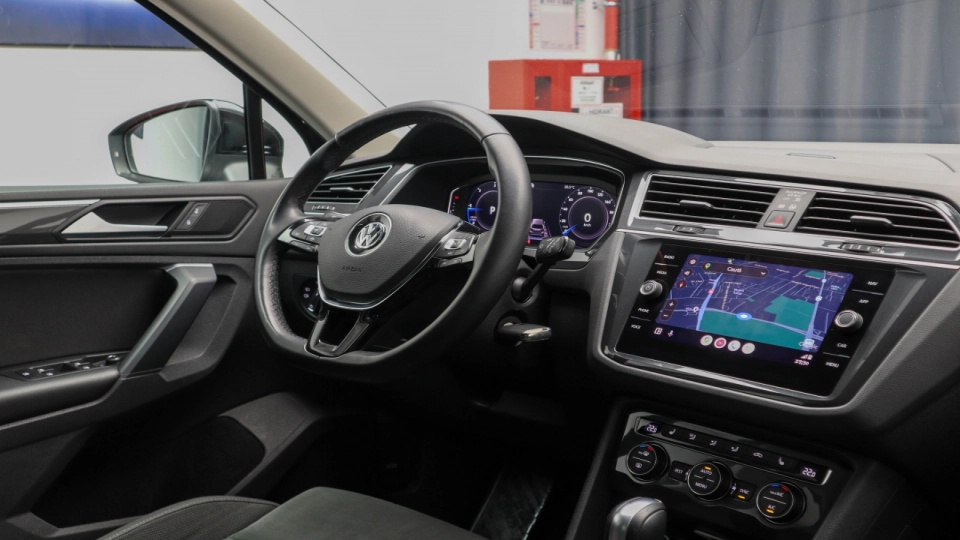 VW Tiguan 2.0 TDI DSG LaneAss BlindSpot Parktronic Cockpit Masaj ACC - imaginea 24