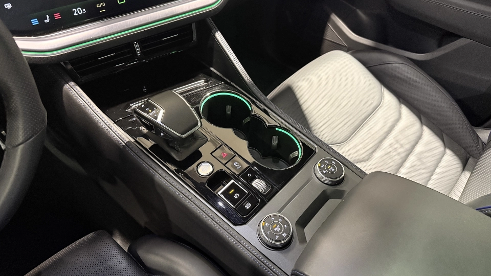 Volkswagen Touareg R Facelift / Ventilatie / Incalzire / Memorii - imaginea 22