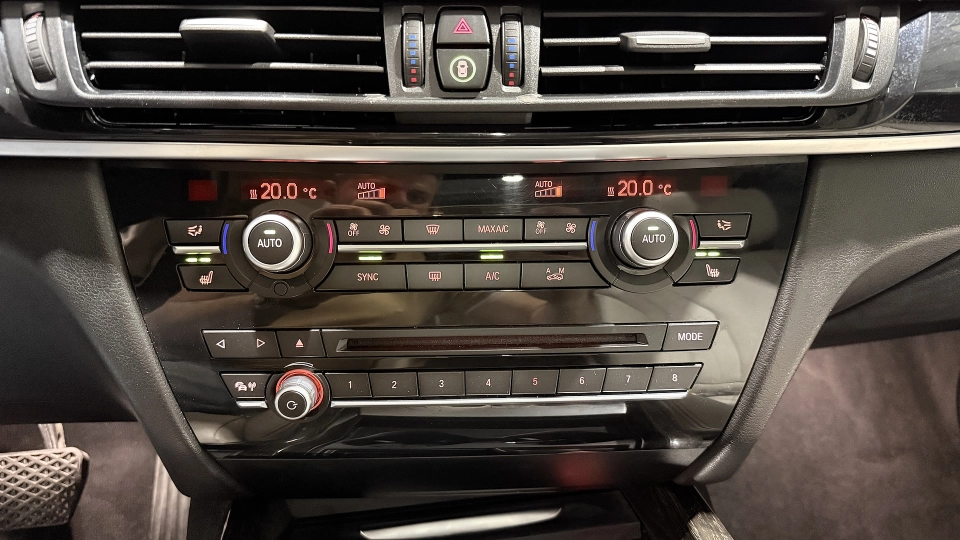BMW X5 30d XDrive - Interior alb - Panoramic - Navi - Ambientale - imaginea 24