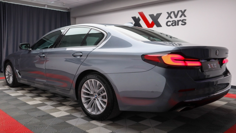 BMW Seria 530e Luxury Line Trapa Keyless Go/Entry PieleMaro Cockpit - imaginea 17