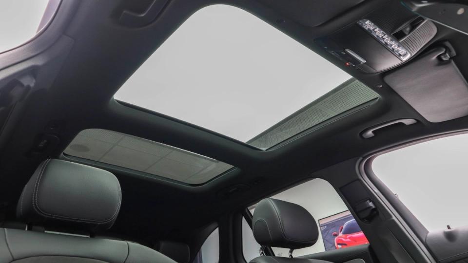 Mercedes GLC AMG 300e Panoramic MultiBeamLED Carbon PachAsistentaFull - imaginea 25
