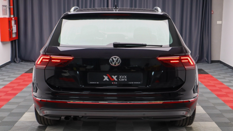 VW Tiguan 2.0 TDI DSG LaneAss BlindSpot Parktronic Cockpit Masaj ACC - imaginea 16