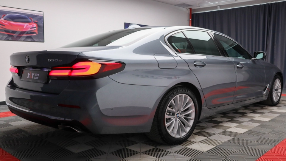 BMW Seria 530e Luxury Line Trapa Keyless Go/Entry PieleMaro Cockpit - imaginea 19