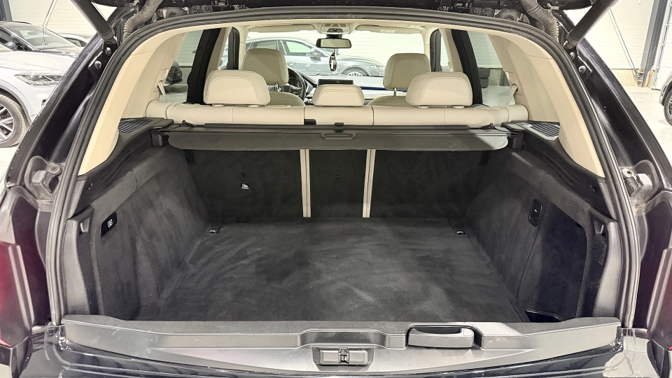 BMW X5 30d XDrive - Interior alb - Panoramic - Navi - Ambientale - imaginea 29