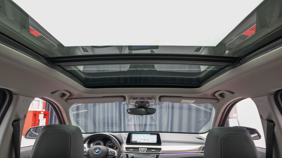 BMW X1 2.0d Aut Panoramic IncalzireAuxiliara HeadUp Ambientale BMW LED - imaginea 31