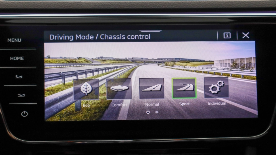 Skoda Superb Combi DSG PlugIn Pano Ventilatie Masaj Keyless ACC Matrix - imaginea 36