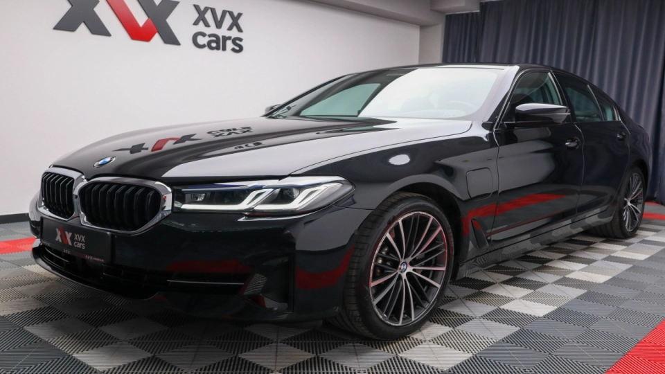 BMW 530e Assisted Driving Interior Confort Ventilatie Faruri Laser - imaginea 9