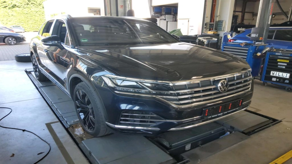 VW Touareg eHybrid Piele Puglia Ventilatie Panoramic IQ Light Carlig - imaginea 2