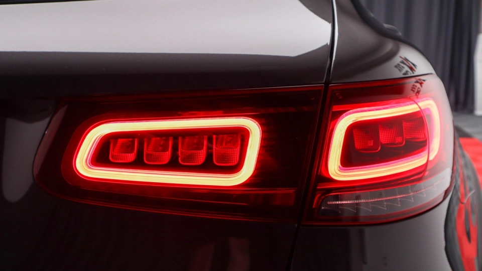 Mercedes GLC 300e Pachet AMG Asistenta PLUS MultiBeam LED Keyless  - imaginea 20
