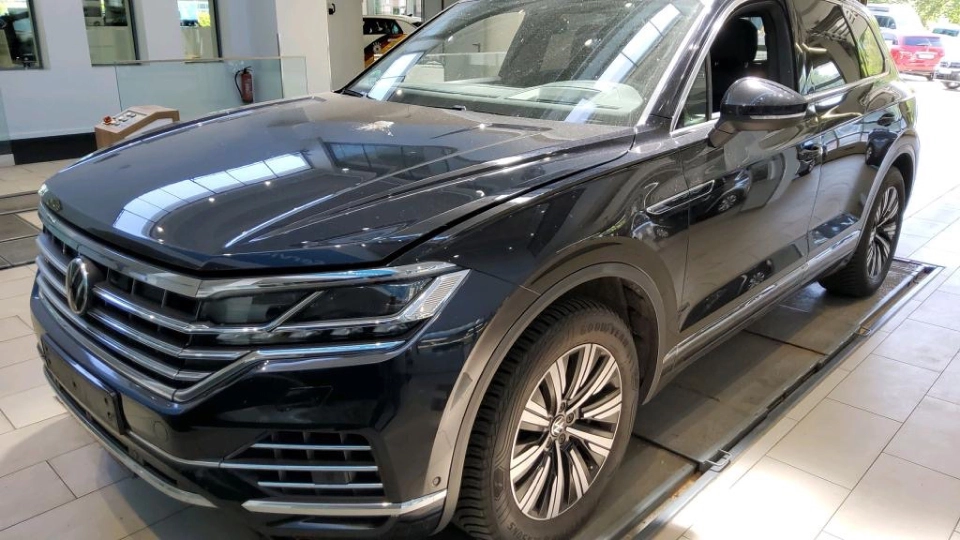 VW Touareg eHybrid Masaj Ventilatie Panoramic IQ Light Keyless Carlig - imaginea 1