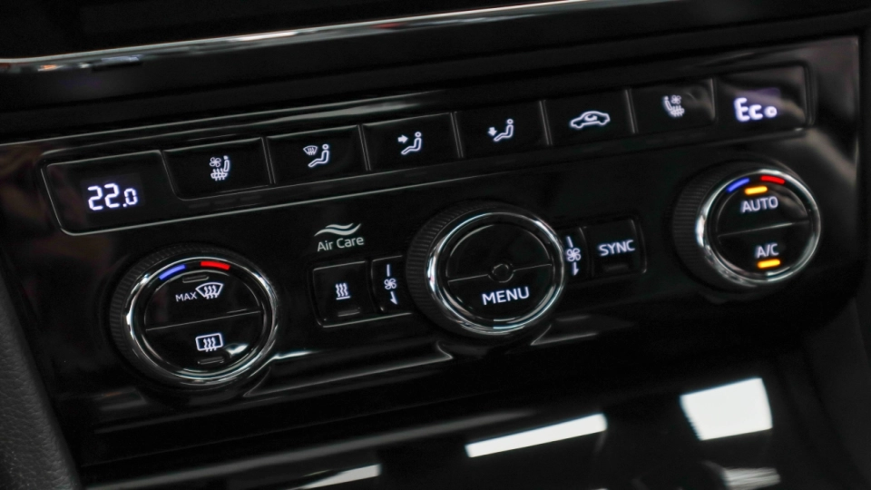 Skoda Superb Combi PlugIn DSG Laurin&Klement Matrix Ambientale - imaginea 35