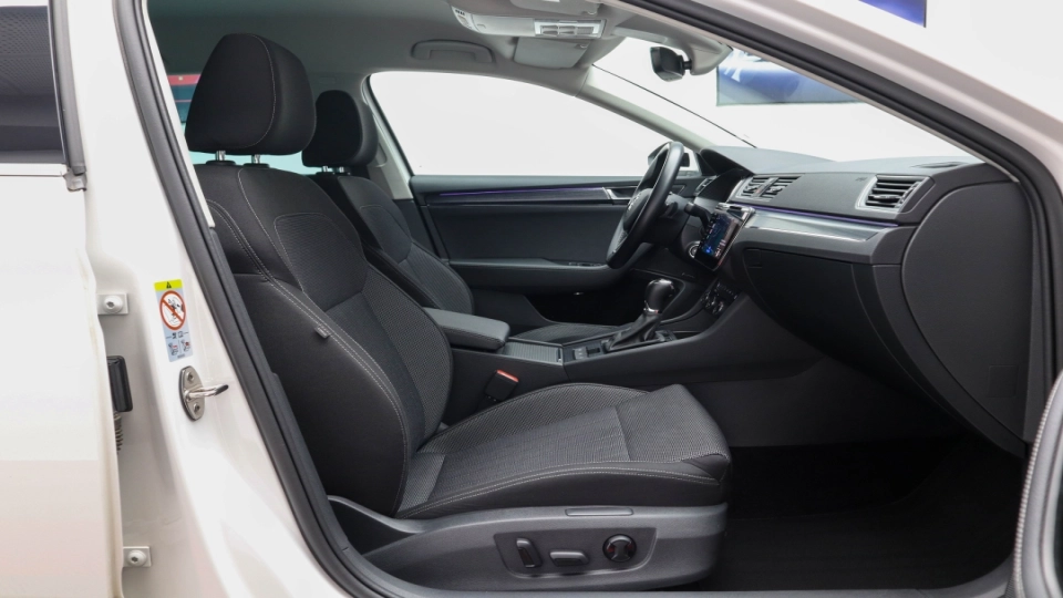 Skoda Superb PlugIn Hybrid DSG MatrixLED ACC KeylessGo Cockpit - imaginea 34