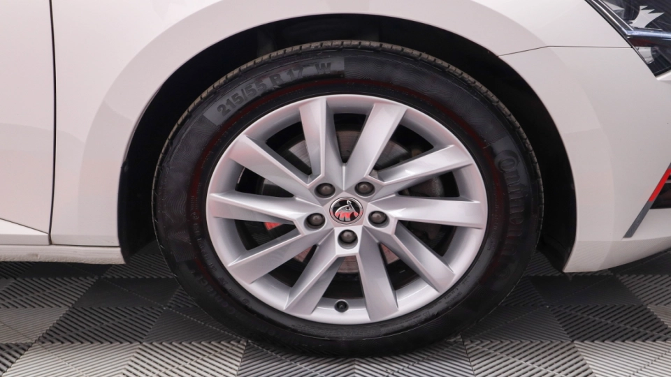 Skoda Superb PlugIn Hybrid DSG MatrixLED ACC KeylessGo Cockpit - imaginea 12
