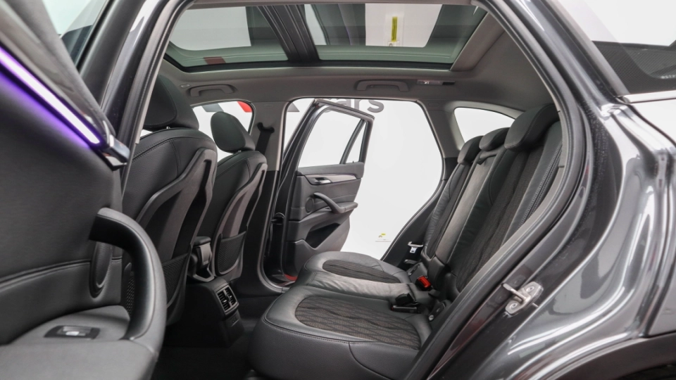 BMW X1 2.0d Aut Panoramic IncalzireAuxiliara HeadUp Ambientale BMW LED - imaginea 25