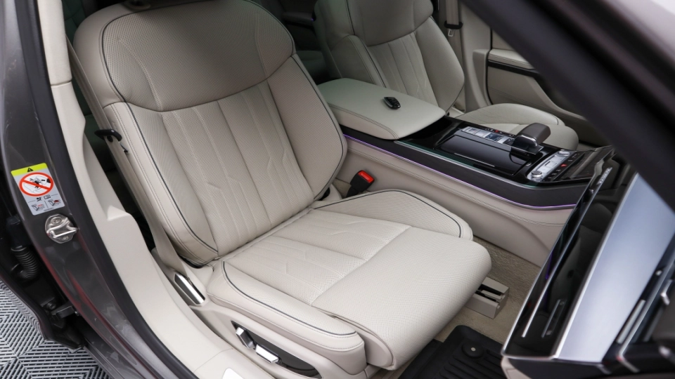 Audi A8L 55TFSI Matrix Laser B&O Pano Individual - imaginea 13