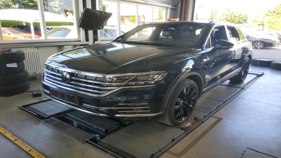 VW Touareg eHybrid Piele Puglia Ventilatie Panoramic IQ Light Carlig - imaginea 1
