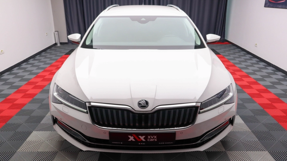Skoda Superb PlugIn Hybrid DSG MatrixLED ACC KeylessGo Cockpit - imaginea 2