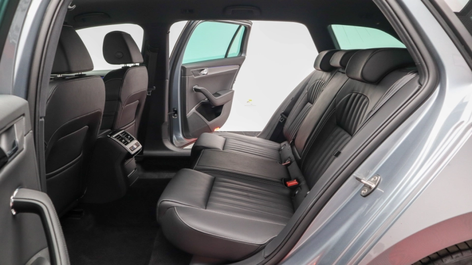 Skoda Superb Combi PlugIn DSG Laurin&Klement Matrix Webasto Ambientale - imaginea 24