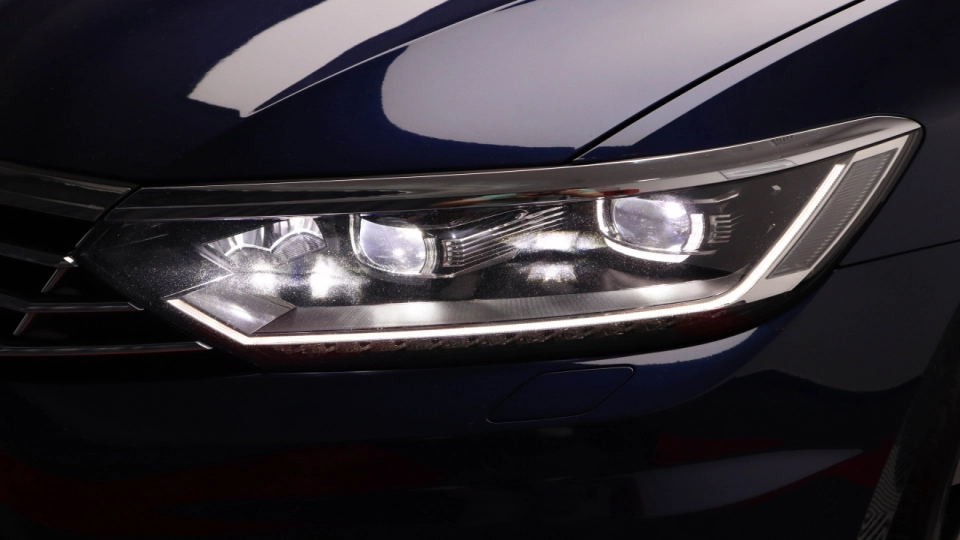 Volkswagen Passat R-Line 2.0 TDI DSG LED ACC Cockpit Navigatie Camera - imaginea 18