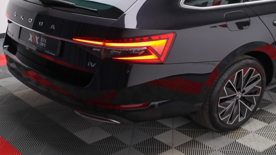 Skoda Superb Combi PlugIn DSG Laurin&Klement Matrix Ambientale - imaginea 19