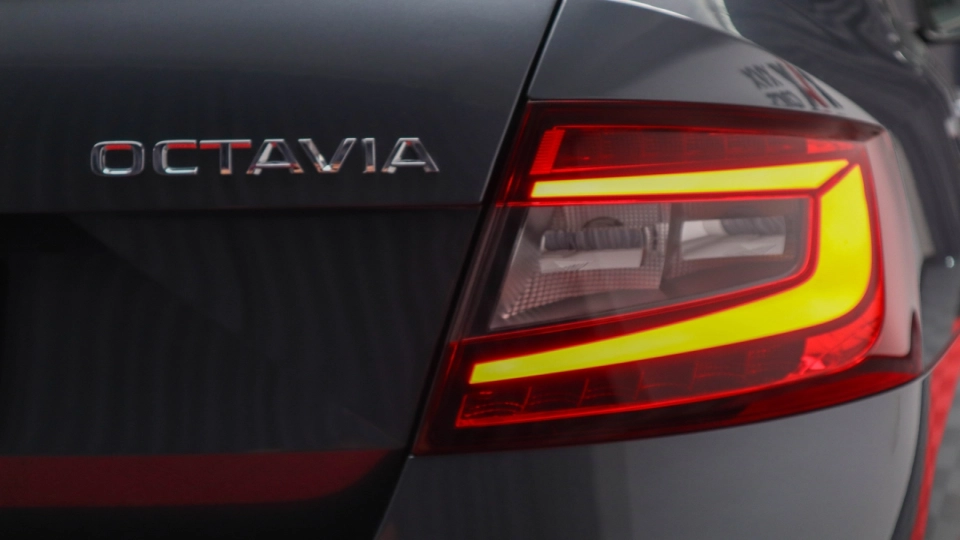 Skoda Octavia 1.5 TSI Style LED Android/Apple Keyless Lumini Ambient. - imaginea 7