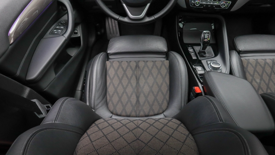 BMW X1 2.0d Aut Panoramic IncalzireAuxiliara HeadUp Ambientale BMW LED - imaginea 32