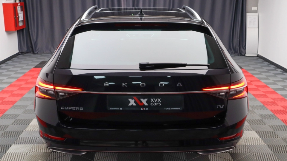 Skoda Superb Combi PlugIn DSG Laurin&Klement Matrix Ambientale - imaginea 5