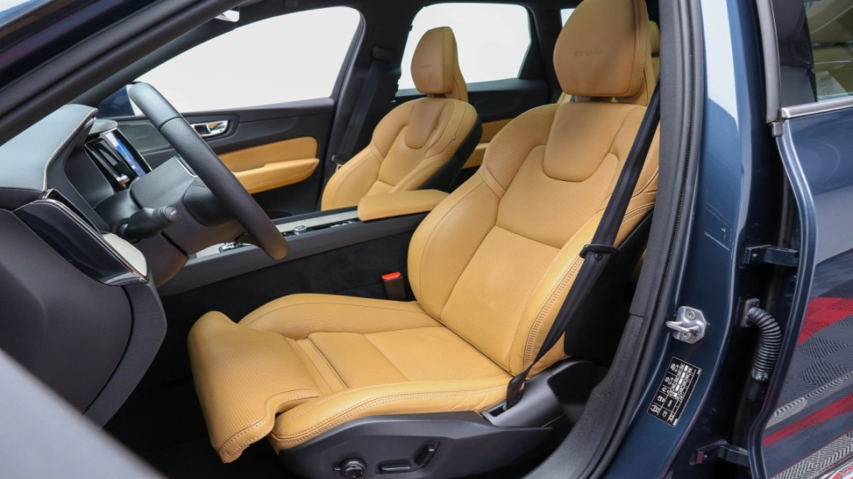 Volvo XC60 T8 Inscription Pano ACC ScauneVentilate HeadUp HarmanKardon - imaginea 17