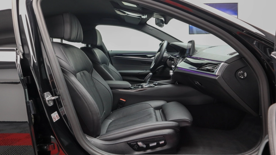 BMW 530e Assisted Driving Interior Confort Ventilatie Faruri Laser - imaginea 26