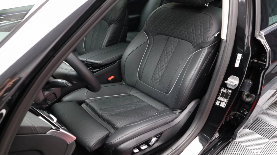 BMW 520d Sedan 2021 - Luxury Line - imaginea 17