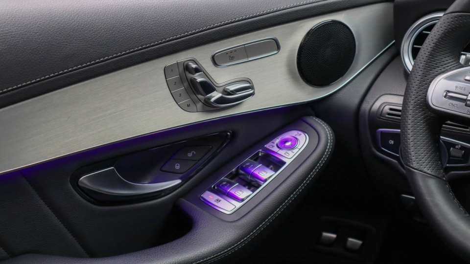 Mercedes GLC AMG 300e Panoramic MultiBeamLED Carbon PachAsistentaFull - imaginea 29