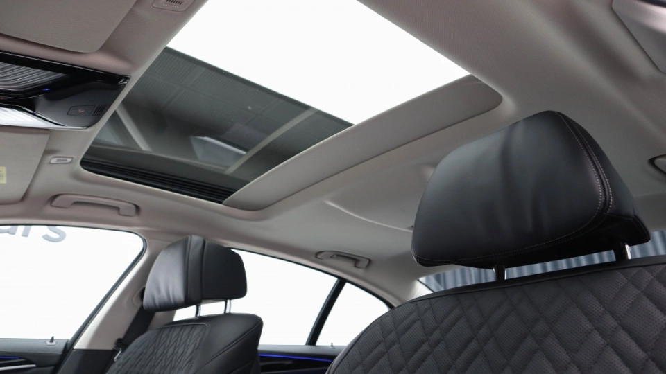 BMW 520d Sedan 2021 - Luxury Line - imaginea 14