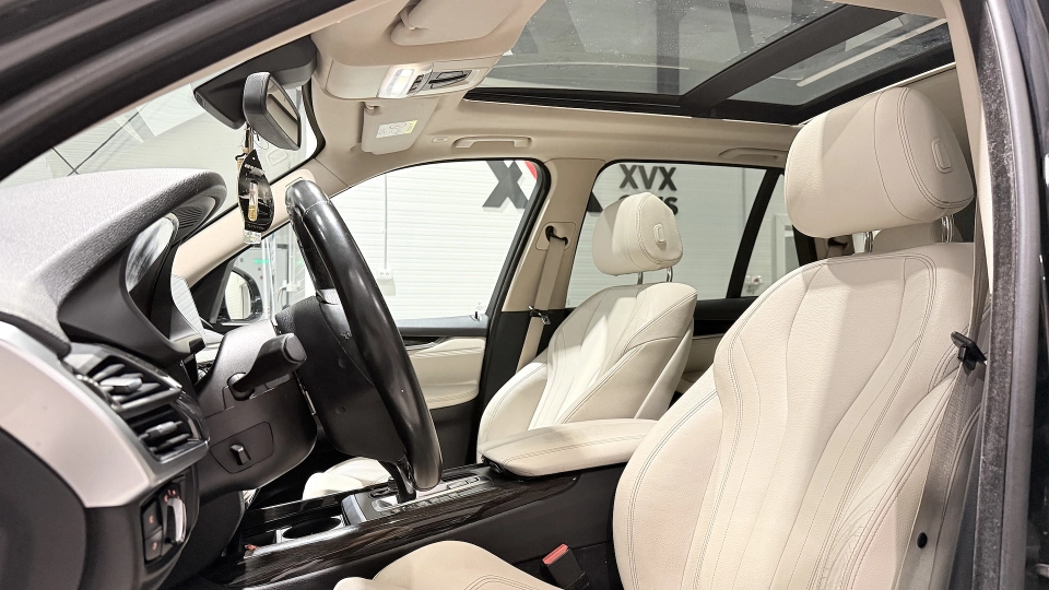 BMW X5 30d XDrive - Interior alb - Panoramic - Navi - Ambientale - imaginea 26