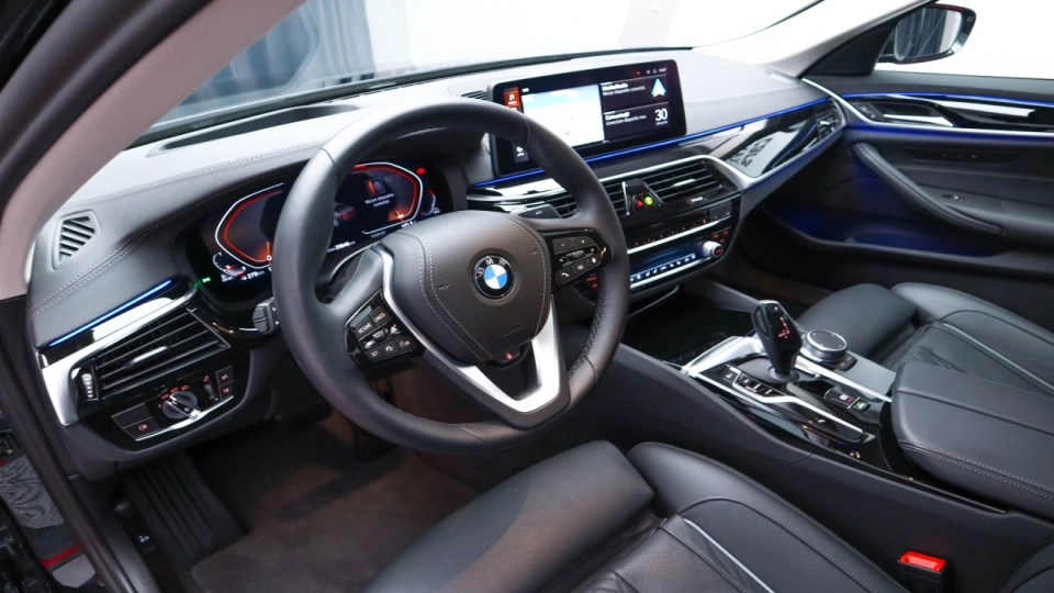BMW 520d Sedan 2021 - Luxury Line - imaginea 2