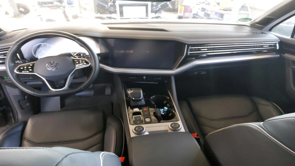 VW Touareg eHybrid Piele Puglia Ventilatie Panoramic IQ Light Carlig - imaginea 6